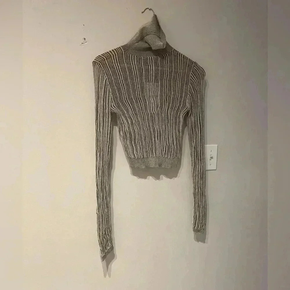 Knit turtle Neck Top - Picture 5 of 6